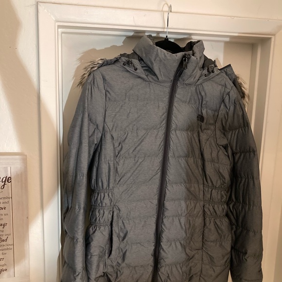 The North Face Gray Puffer Jacket with Hood and Zipper - Picture 3 of 8